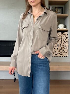 Theory Silk (96%) Taupe Button-Front Shirt (runs small)